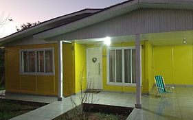 Casa Amarela Superhost 2 a 20min das Cataratas ar split e piscina